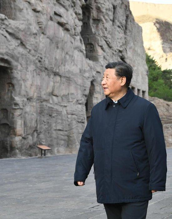 2020年5月11日，习近平总书记在山西省云冈石窟实地了解历史文化遗产保护情况。新华社记者 谢环驰 摄