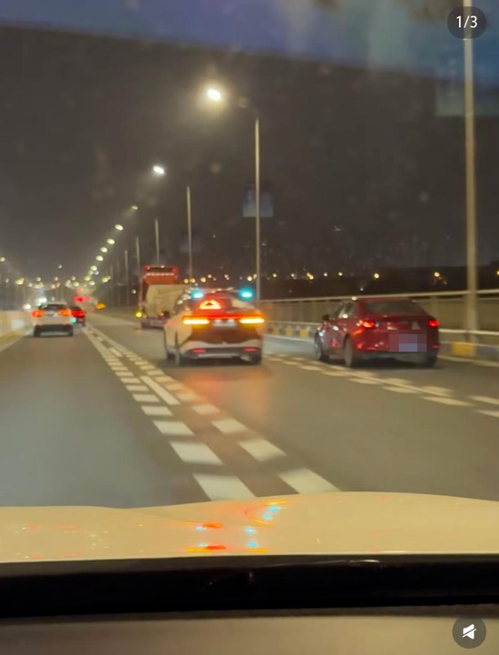 ▲网友称有萝卜快跑车辆在武汉道路上临停