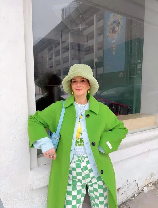 冬天也有季节限定的游乐园“多巴胺”穿搭？ - 爱买网