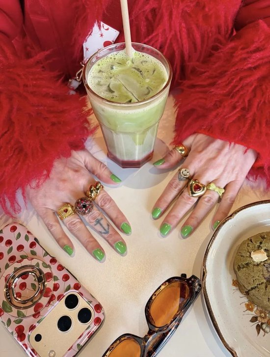 冬天也有季节限定的游乐园“多巴胺”穿搭？ - 爱买网