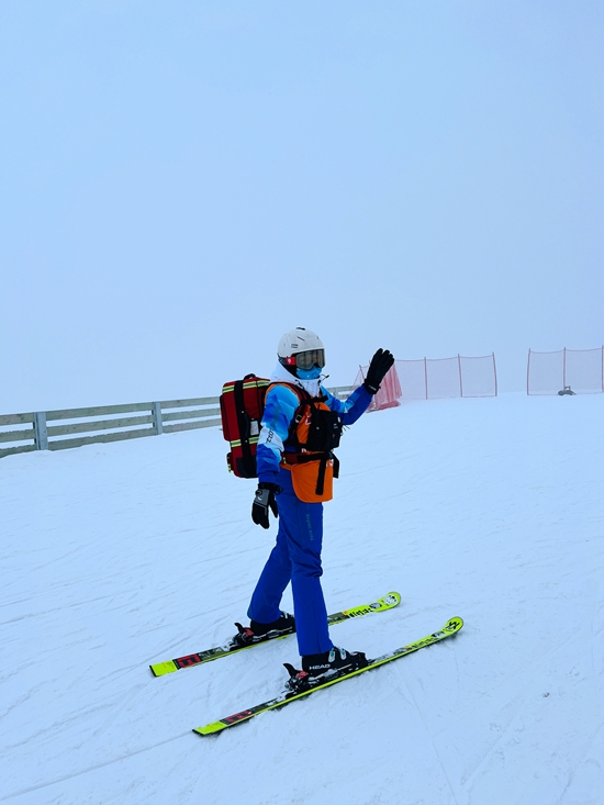 杨娇楠在延庆赛区担任滑雪医生。杨娇楠/供图