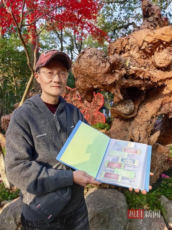 杭州市民张逸闻收集了灵隐景区62版纸质门票