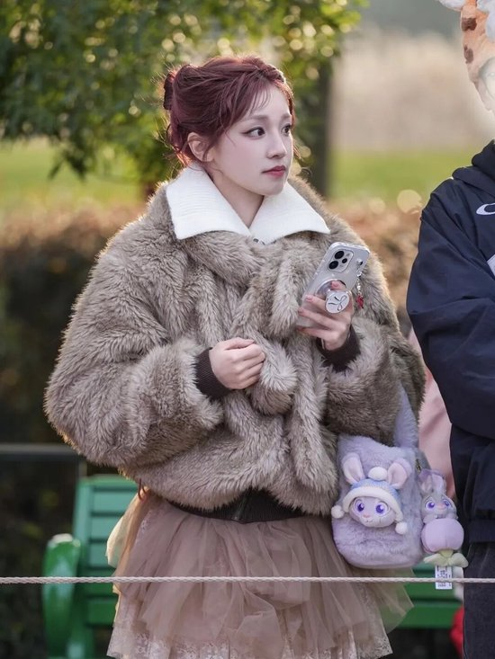 冬天也有季节限定的游乐园“多巴胺”穿搭？ - 爱买网