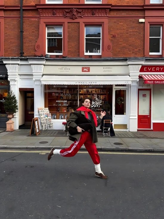 冬天也有季节限定的游乐园“多巴胺”穿搭？ - 爱买网