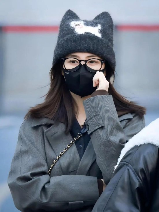 冬天也有季节限定的游乐园“多巴胺”穿搭？ - 爱买网