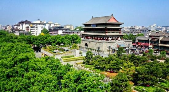 西安鼓楼(4月25日摄,无人机照片)。新华社记者 刘潇 摄