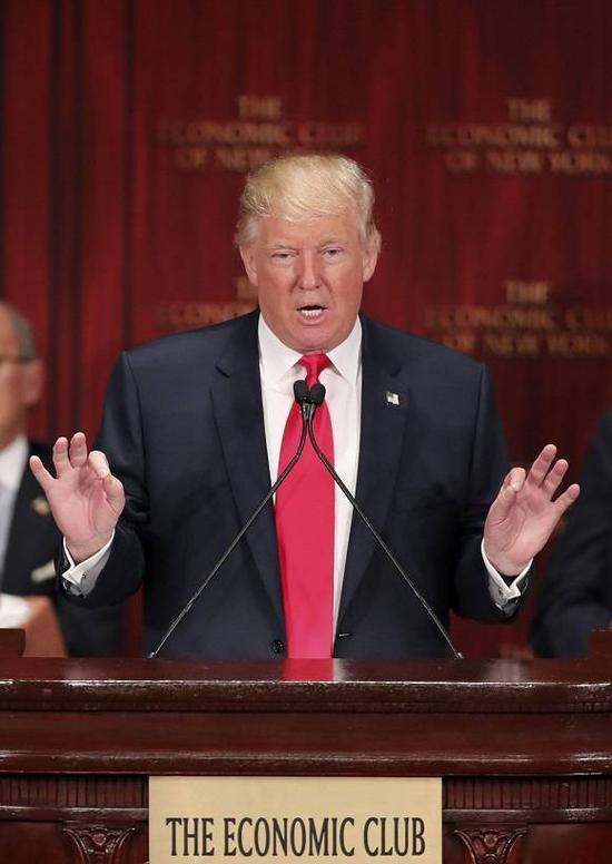（资料图片：2016年9月15日，特朗普在美国纽约经济俱乐部发表演讲时强调“美国优先”的竞选主张。来源：新华社记者&nbsp;王迎&nbsp;摄）