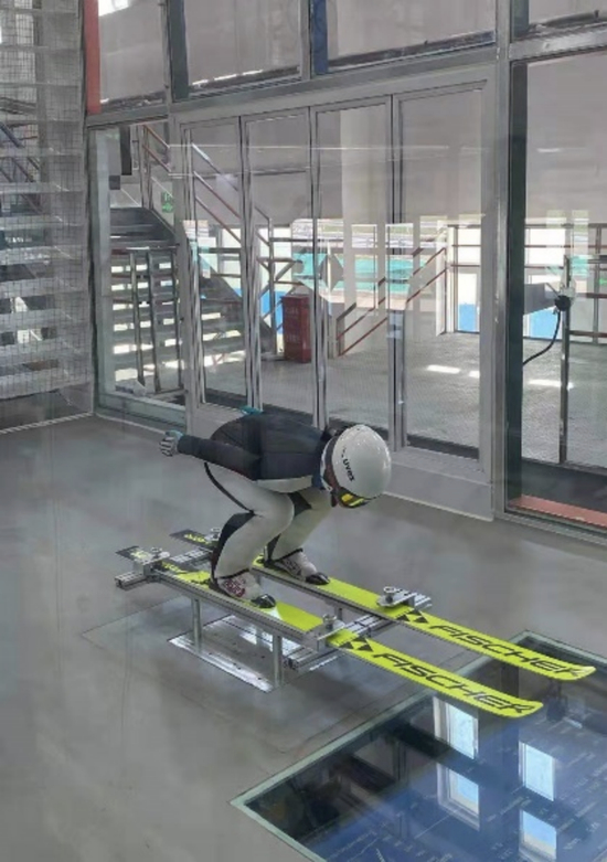 我国跳台滑雪国家队风洞助滑和起跳测试