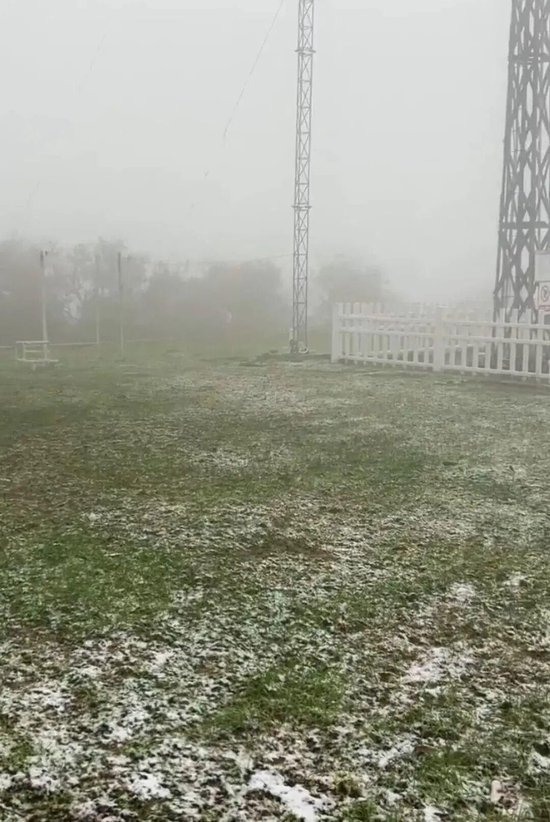 （登封嵩山降雪）