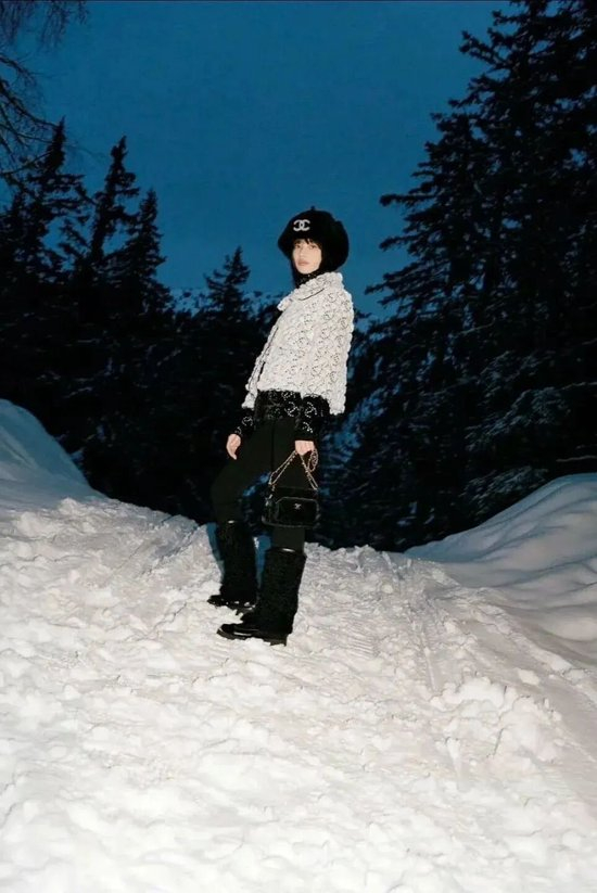 女明星们的帽子上怎么集体长出了“长耳朵”? - 爱买网