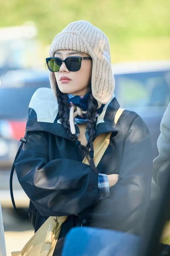 女明星们的帽子上怎么集体长出了“长耳朵”? - 爱买网