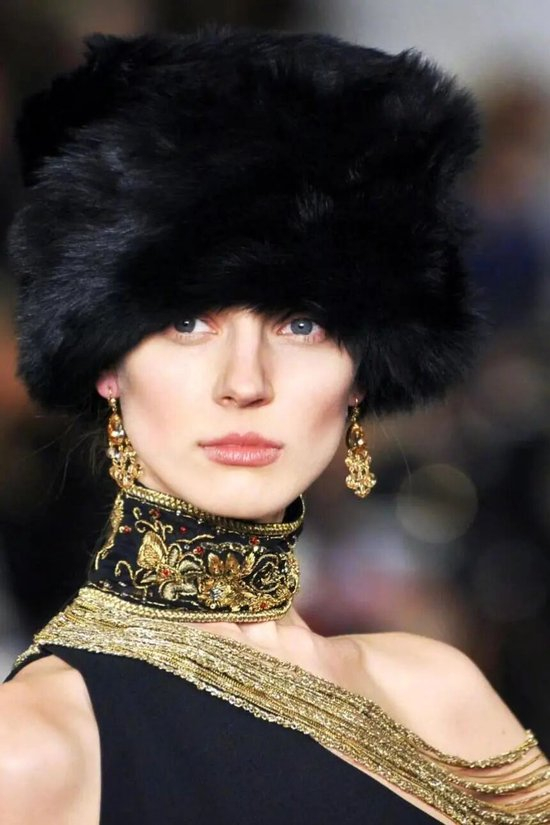 从斯拉夫女人到俄式穿搭美学，究竟特别在哪里 - 爱买网