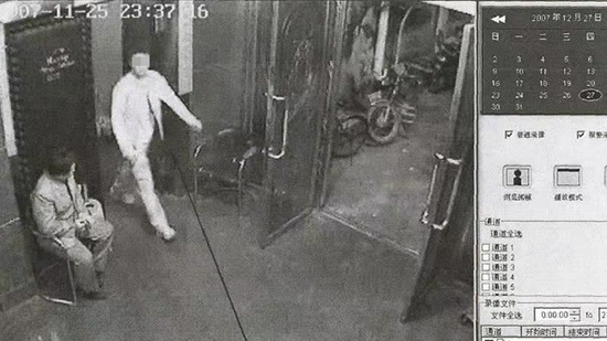 事发时监控画面&nbsp; 本文图片&nbsp;浦东公安 供图