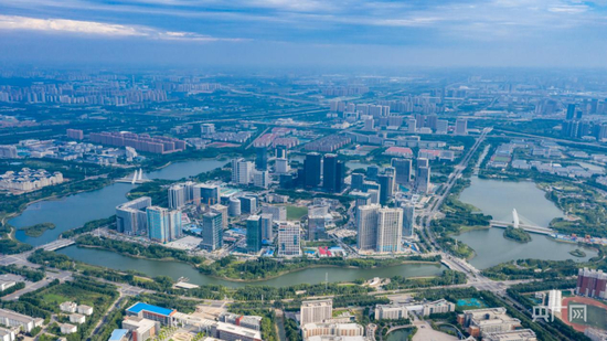  中原龙子湖智慧岛（央广网发 张文举 摄）
