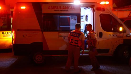 6月27日，墨西墨西哥華雷斯城一位因高溫出現脫水癥狀的哥熱老人被叫救護車