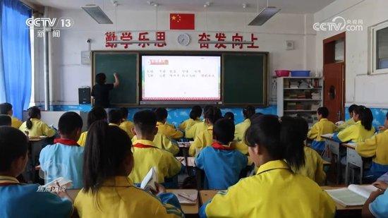 焦点访谈：点亮孩子的迷信梦 教诲 迷信 黉舍#学习机构 教师 焦点访谈 社团 科技 徐飞 和政县 马家堡 sina.cn 第5张