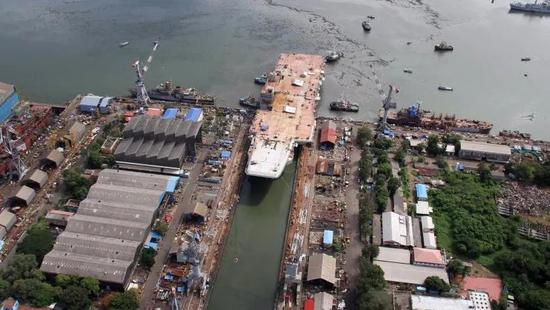 2015年6月10日，“维克兰特”号第三次下水