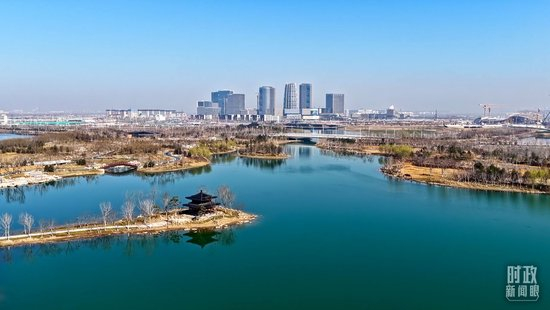  △3月23日，习近平总书记到河北雄安新区考察，主持召开深入推进雄安新区高质量建设和发展座谈会。（总台央视记者范凯拍摄）