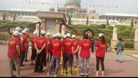 2015年，文万成带队与20名家属一起前往马来西亚