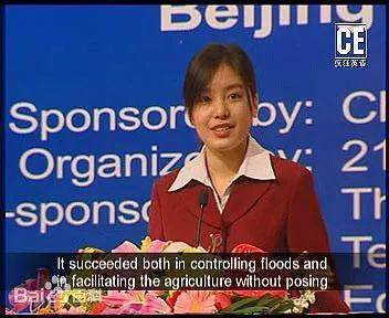  ·2005年，张京参加第十届“21世纪杯”全国英语演讲比赛。（视频截图）