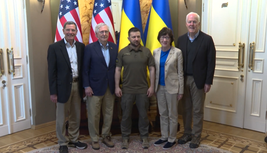 泽连斯基当地时间14日会见美国参议院共和党领袖米奇·麦康奈尔率领的美国参议院代表团