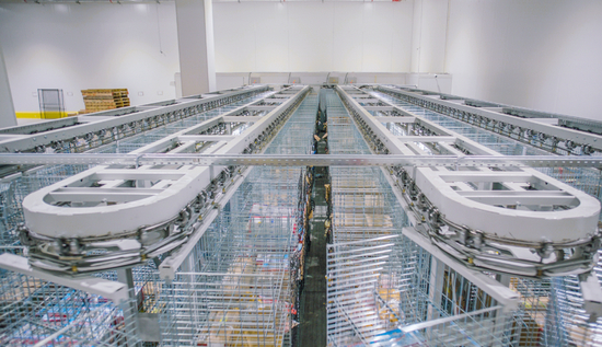 京东冷链某仓库繁忙景象