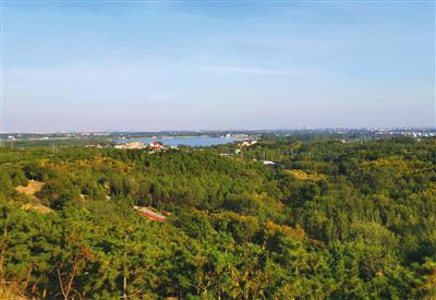 10月15日，青龙湖国家森林公园全景。