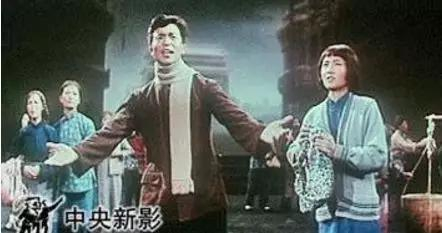 在《东方红》中演唱《松花江上》的李光羲。