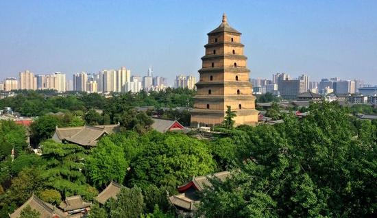 西安大雁塔(4月19日摄,无人机照片)。新华社记者 刘潇 摄