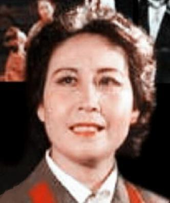 在《东方红》中演唱《松花江上》的张越男。