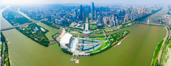 在广州塔附近向北眺望广州中轴线。