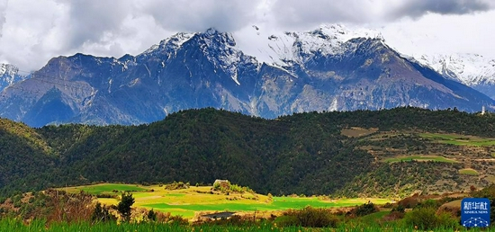 西藏日喀则市吉隆县吉隆镇景色（5月15日摄）。新华社记者 沈虹冰 摄