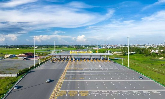  金港高速收费站。（柬埔寨金港高速公路有限公司供图）