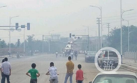  ▲2017年，曾因开直升机回家，肖永明成为舆论焦点。图片来源/成都商报