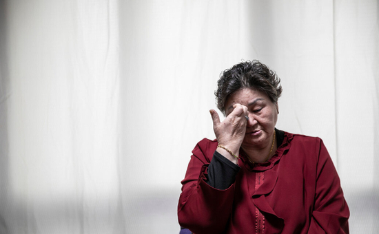 ·朴瑾爱在回忆过去的遭遇时忍不住掉泪。