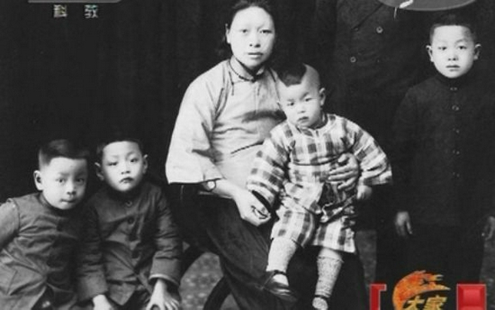 周瑶琴和四个儿子合影（左一为顾方舟）