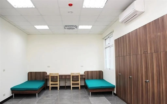 湖口三营区新建工程改造后，台军现有的住宿条件。