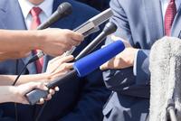 少女为父子生三孩案宣判:“公公”因强奸被判15年