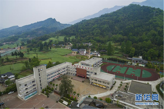 四川省雅安市芦山县隆兴中心校（2018年4月19日摄）。 新华社记者 沈伯韩 摄