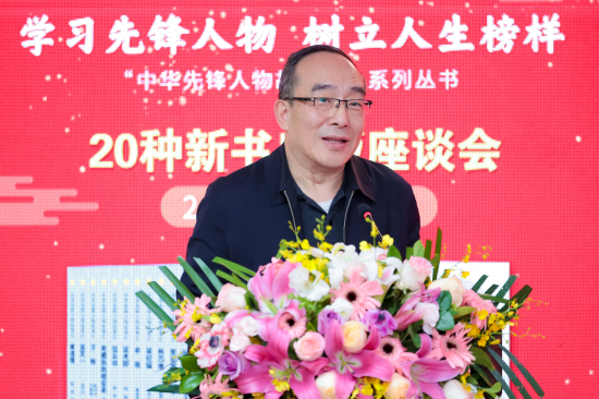 中宣部原副秘书长、中国出版协会副理事长、中国图书评论学会会长郭义强
