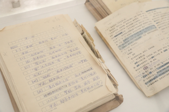 1982年第一版中国艺术研究院红楼梦研究所校注《红楼梦》发稿的校记手稿和注释改订稿