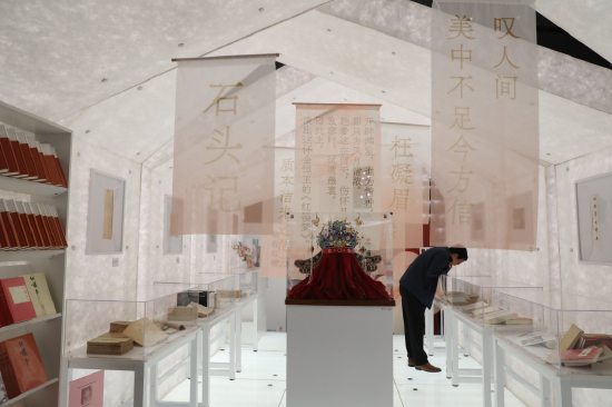“纸有红楼——人民文学出版社《红楼梦》出版史料展”现场