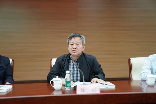 中国报告文学学会会长徐剑