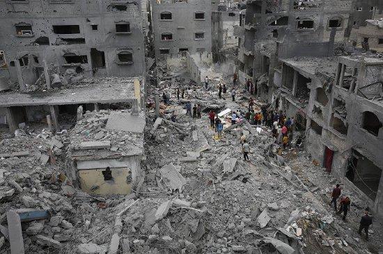 当地时间4月27日，加沙地带代尔拜拉赫，以军袭击后的努赛赖特难民营。（视觉中国）