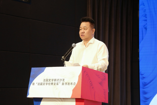 中国作家协会党组成员、副主席、书记处书记邱华栋