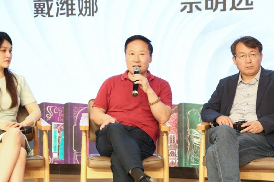 巴黎中国文化中心原主任佘明远