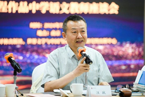 江苏省作家协会副主席、江苏省文艺评论家协会主席，语文特级教师汪政
