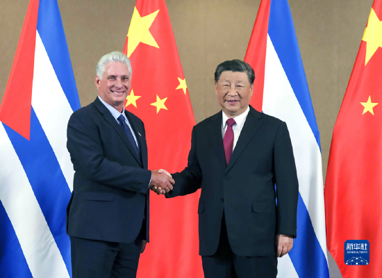 　　当地时间8月23日下午，国家主席习近平在约翰内斯堡出席金砖国家领导人会晤期间会见古巴国家主席迪亚斯-卡内尔。新华社记者 丁林 摄