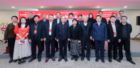 “中华先锋人物故事汇”系列丛书20种新书出版座谈会嘉宾合影