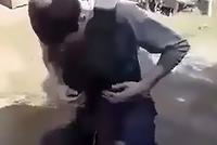 乌克兰男子穿防弹衣朝自己腹部开了一枪 结果悲剧了
